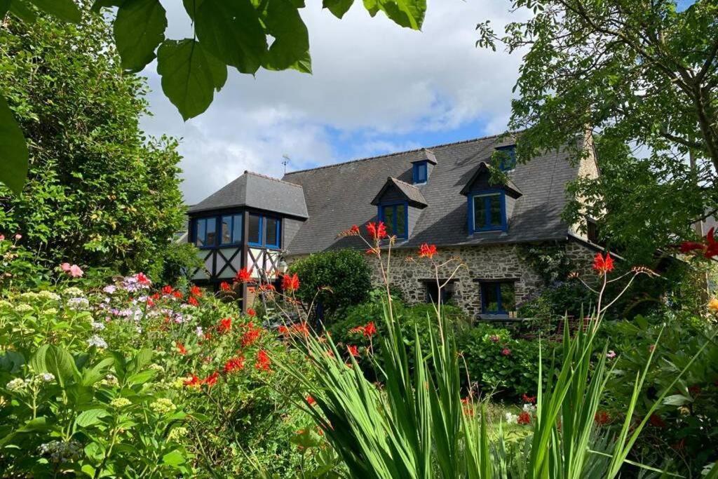 Maison En Pierre Dans Son Nid De Verdure Roz-Landrieux Buitenkant foto
