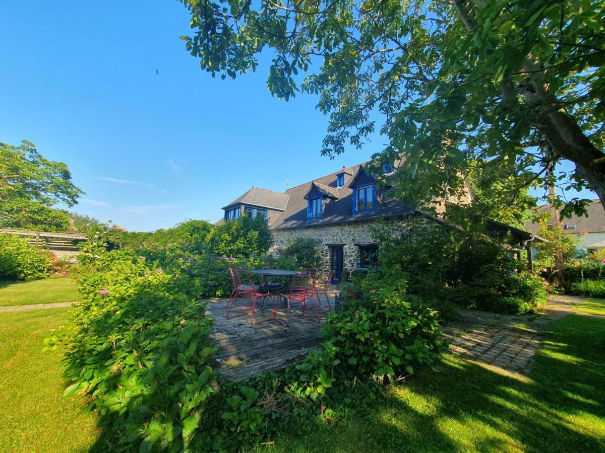 Maison En Pierre Dans Son Nid De Verdure Roz-Landrieux Buitenkant foto