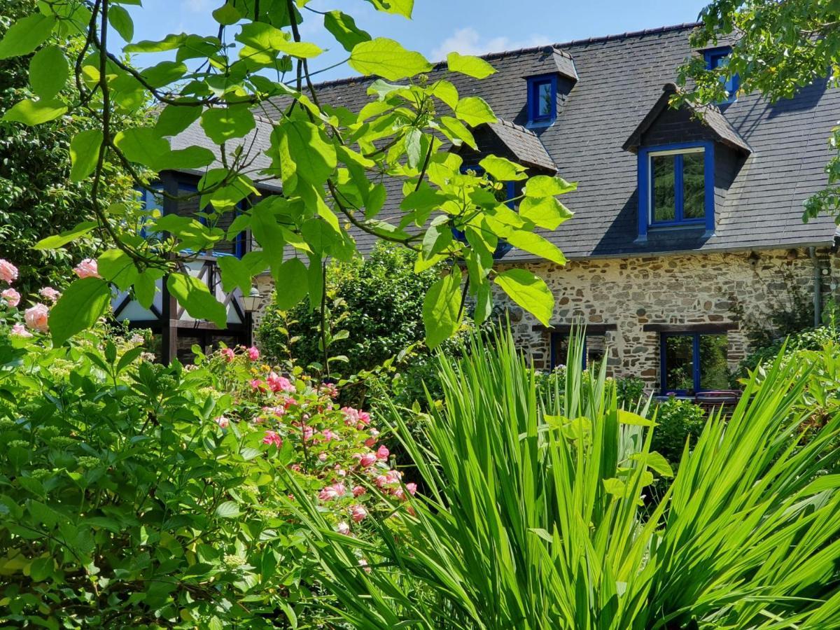 Maison En Pierre Dans Son Nid De Verdure Roz-Landrieux Buitenkant foto